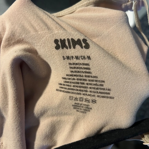 Skims Seamless Sculpt Thong Bodysuit Sand - Picture 2 of 2